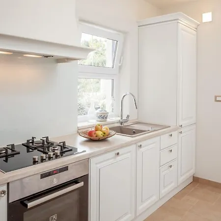 Dama In Makarska, Whirlpool Villa *